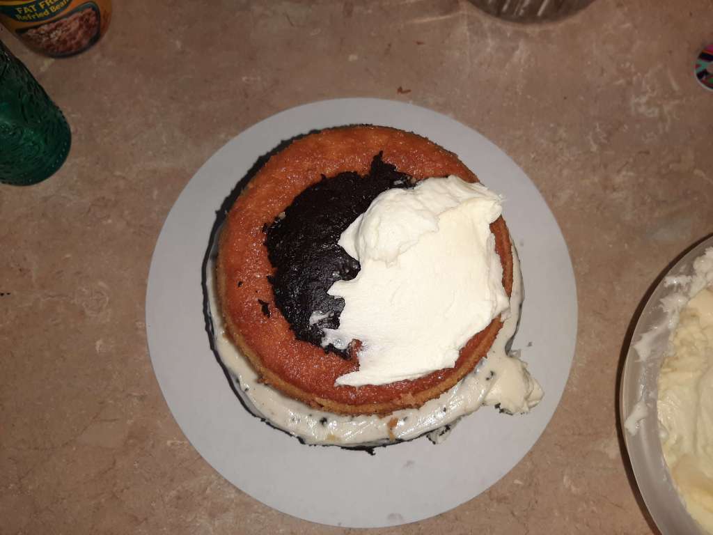 frosting a 2 layer round cake